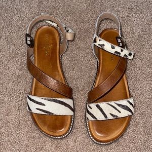Dina True Sandals